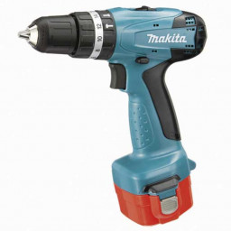 Аккумуляторная ударная дрель-шуруповерт Makita 8271 DWAE (8271DWAE) Аккумуляторная ударная дрель-шуруповерт Makita 8271 DWAE (8271DWAE)