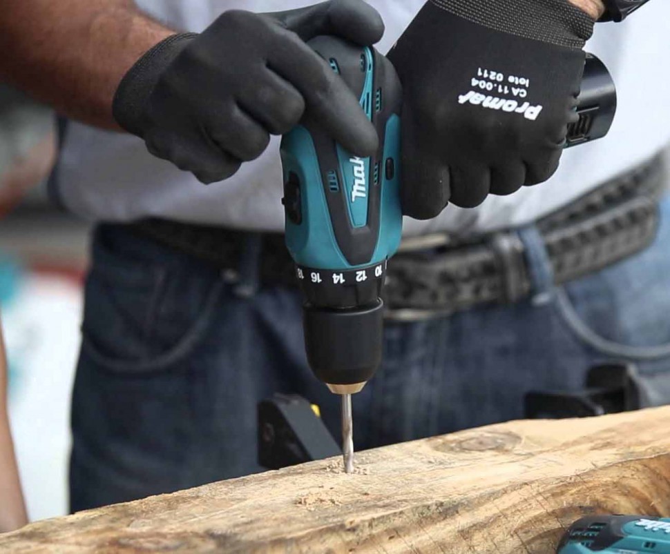 Аккумуляторная дрель Makita DF330DWE Аккумуляторная дрель Makita DF330DWE