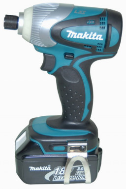 Аккумуляторный ударный шуруповерт Makita BTD 140 RFE Аккумуляторный ударный шуруповерт Makita BTD 140 RFE