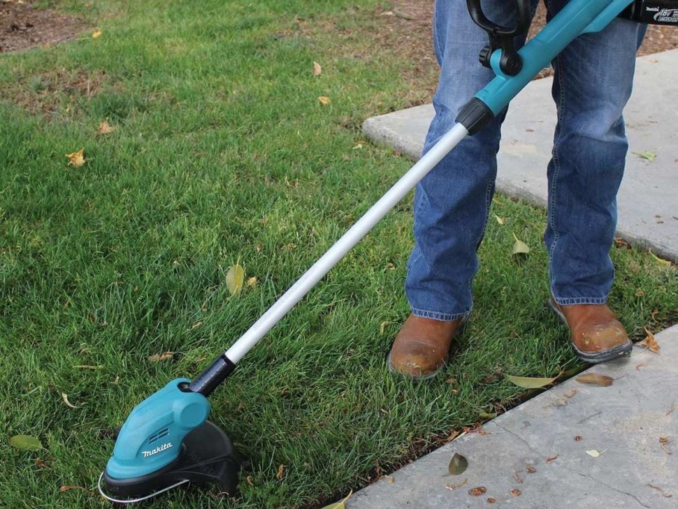 Аккумуляторный триммер Makita DUR181RF, 18В, 26см (1* АКБ 3 Ач, ЗУ) Аккумуляторный триммер Makita DUR181RF, 18В, 26см (1* АКБ 3 Ач, ЗУ)